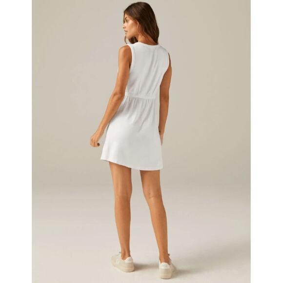 NWOT Beyond Yoga Womens Out of Town White Minimalist Athleisure Dress Large - Picture 2 of 9
